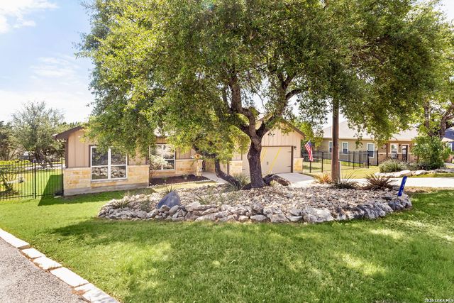 950 Live Oak Dr, Spring Branch, TX 78070