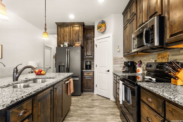 950 Live Oak Dr, Spring Branch, TX 78070
