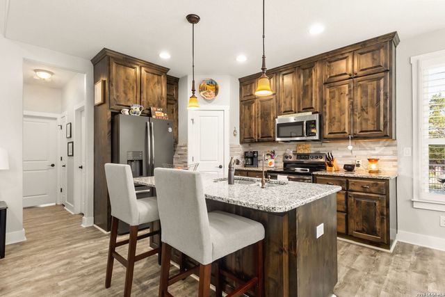 950 Live Oak Dr, Spring Branch, TX 78070