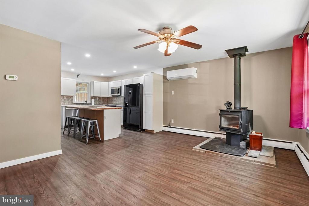 3213 MALINDA DR, BRISTOL, PA 19007 — photo 2