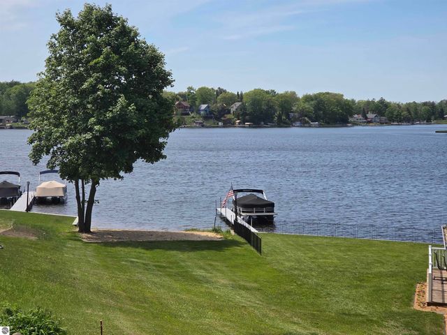 9368 School Street, Lake, MI 48632