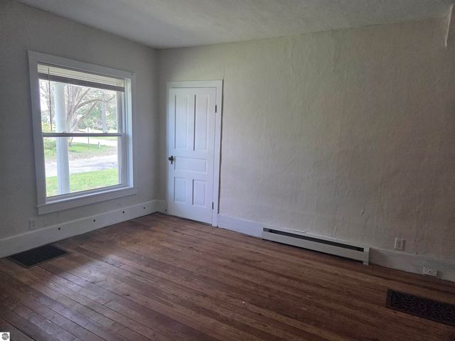 9368 School Street, Lake, MI 48632