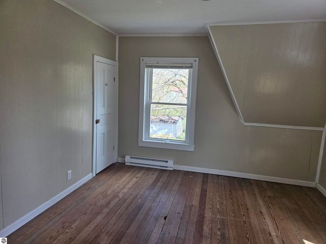 9368 School Street, Lake, MI 48632