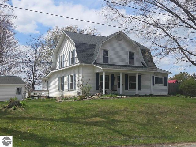 9368 School Street, Lake, MI 48632