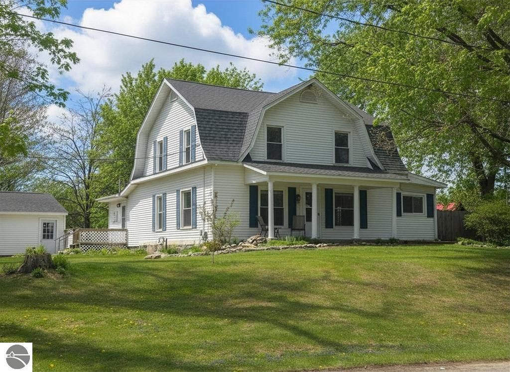 9368 School Street, Lake, MI 48632