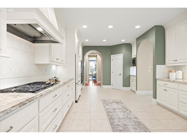 5436 Sw CHAMPION Pl, Portland, OR 97225