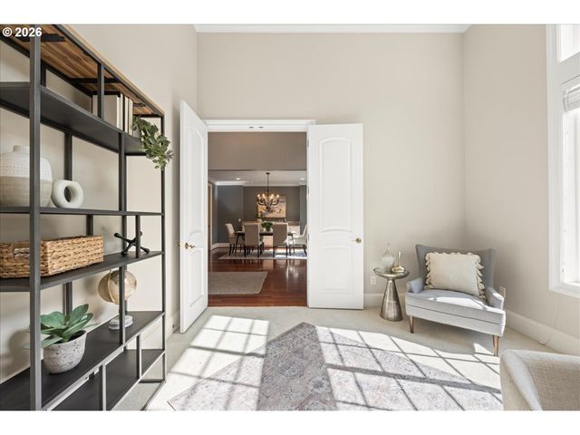 5436 Sw CHAMPION Pl, Portland, OR 97225