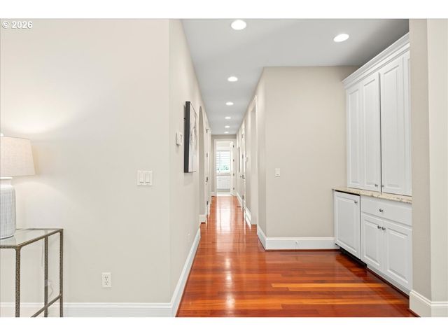 5436 Sw CHAMPION Pl, Portland, OR 97225