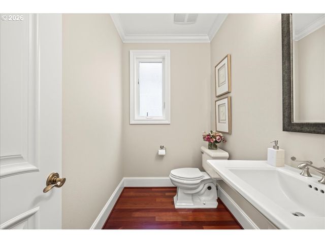 5436 Sw CHAMPION Pl, Portland, OR 97225