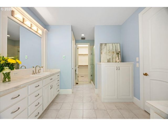 5436 Sw CHAMPION Pl, Portland, OR 97225