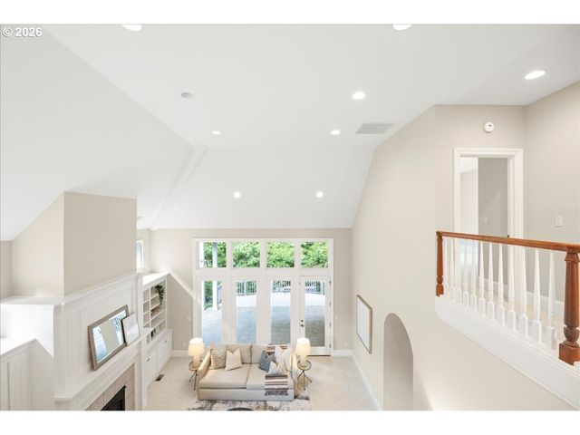 5436 Sw CHAMPION Pl, Portland, OR 97225