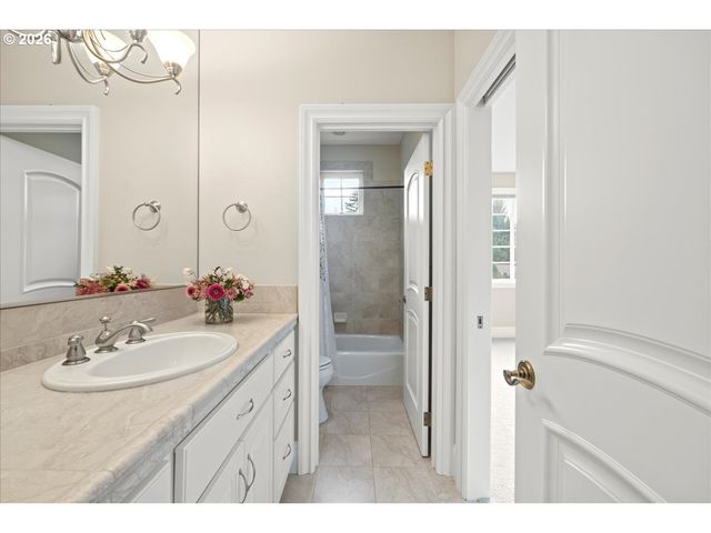 5436 Sw CHAMPION Pl, Portland, OR 97225