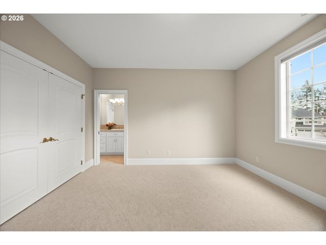 5436 Sw CHAMPION Pl, Portland, OR 97225