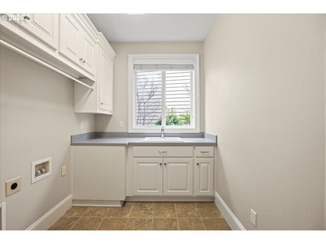 5436 Sw CHAMPION Pl, Portland, OR 97225