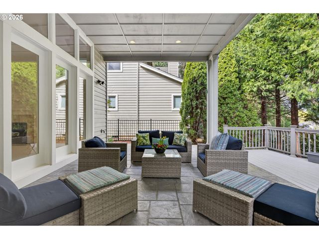 5436 Sw CHAMPION Pl, Portland, OR 97225