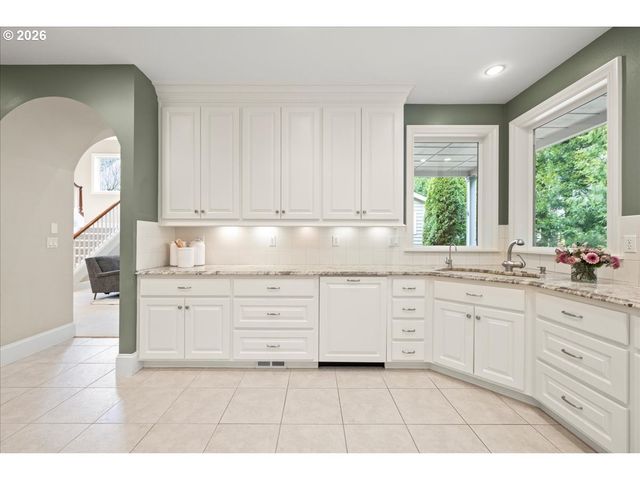 5436 Sw CHAMPION Pl, Portland, OR 97225