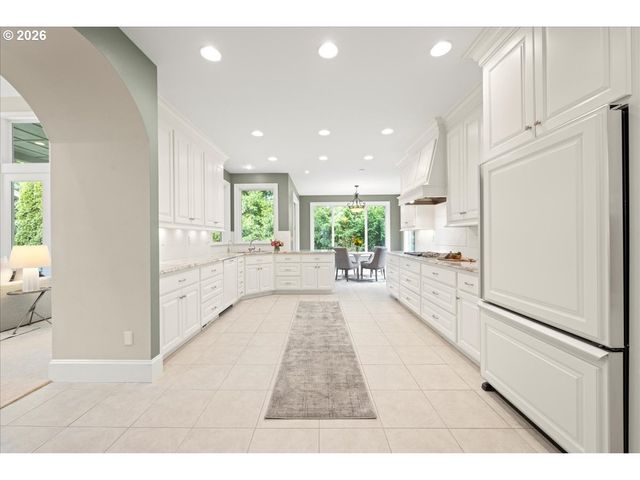 5436 Sw CHAMPION Pl, Portland, OR 97225