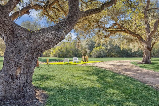 509 N Live Oak Street, Round Top, TX 78954