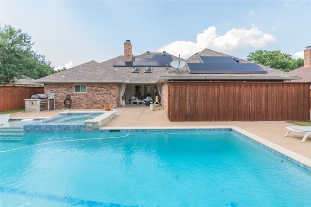2919 Sweet Briar Street, Grapevine, TX 76051