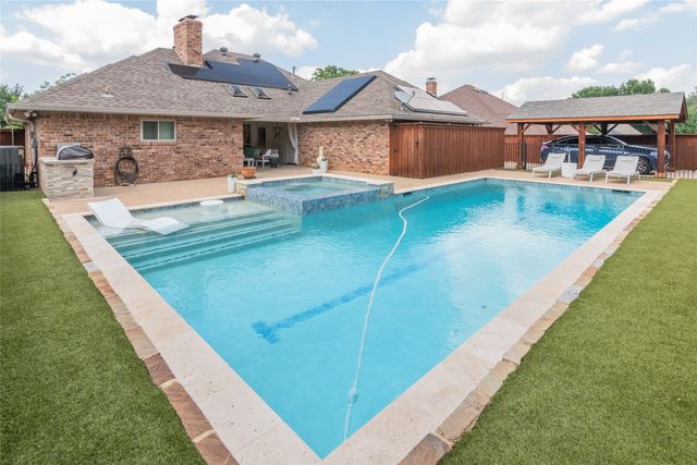 2919 Sweet Briar Street, Grapevine, TX 76051