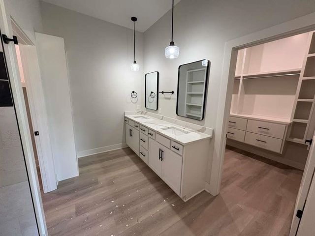 3014 E Sunflower Dr, Derby, KS 67037