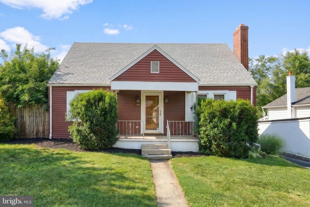 Image 1 of property listing at 1108 S ALBEMARLE ST, York, PA 17403