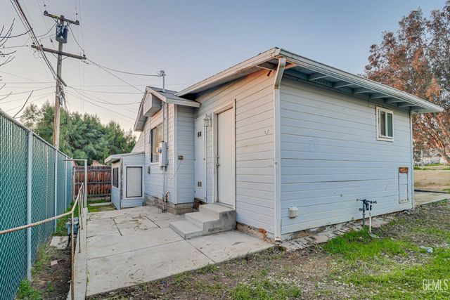 3817 Hillburn Road, Bakersfield, CA 93306
