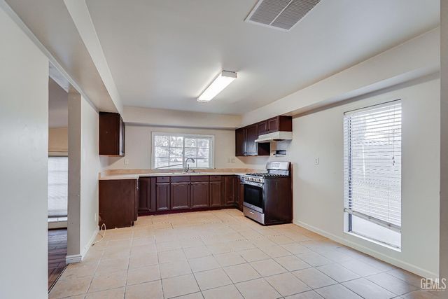 3817 Hillburn Road, Bakersfield, CA 93306