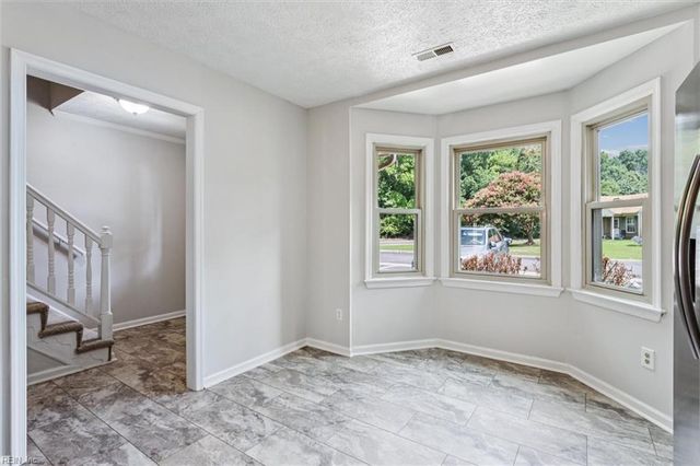 81 Dawn LN, Hampton, VA 23666