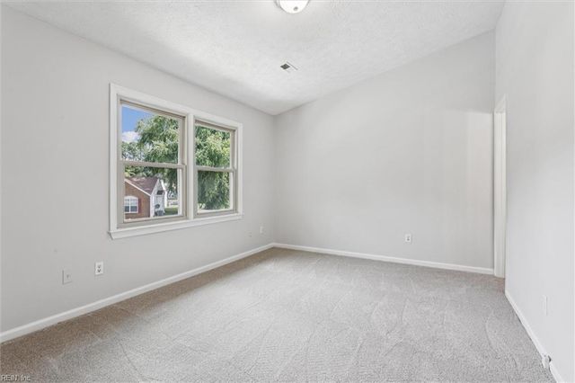 81 Dawn LN, Hampton, VA 23666