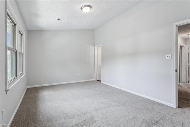 81 Dawn LN, Hampton, VA 23666