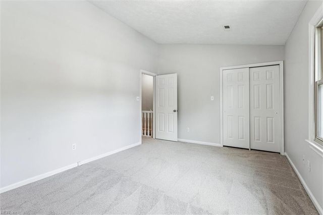 81 Dawn LN, Hampton, VA 23666