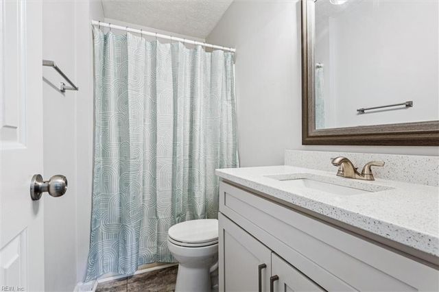 81 Dawn LN, Hampton, VA 23666