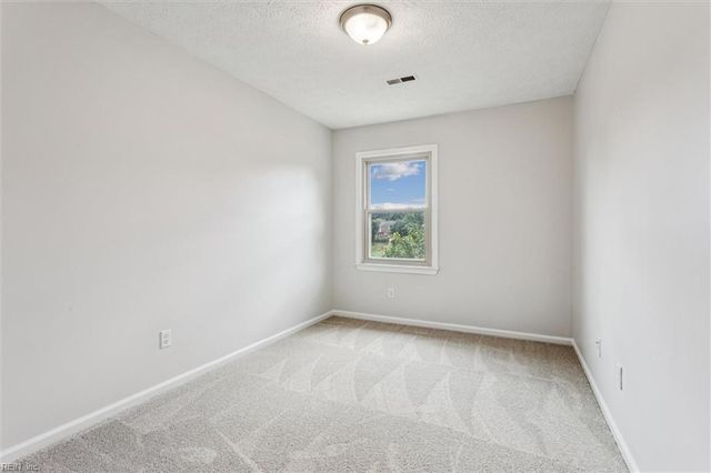 81 Dawn LN, Hampton, VA 23666