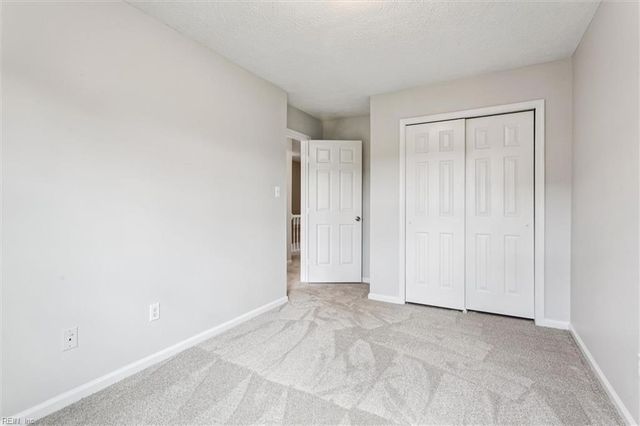 81 Dawn LN, Hampton, VA 23666