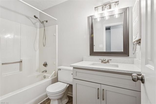 81 Dawn LN, Hampton, VA 23666