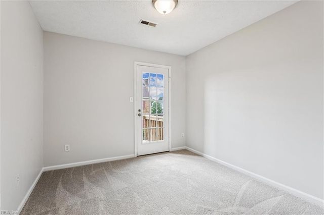 81 Dawn LN, Hampton, VA 23666