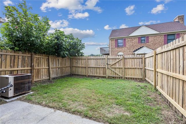 81 Dawn LN, Hampton, VA 23666