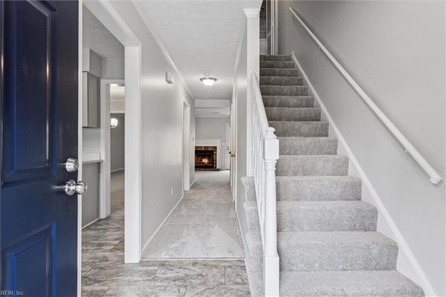 81 Dawn LN, Hampton, VA 23666