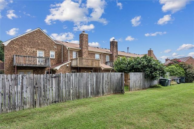 81 Dawn LN, Hampton, VA 23666