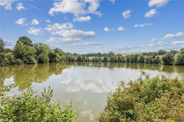 81 Dawn LN, Hampton, VA 23666