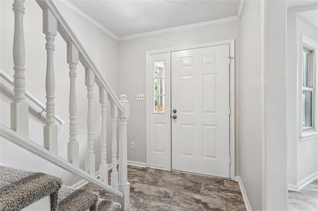81 Dawn LN, Hampton, VA 23666