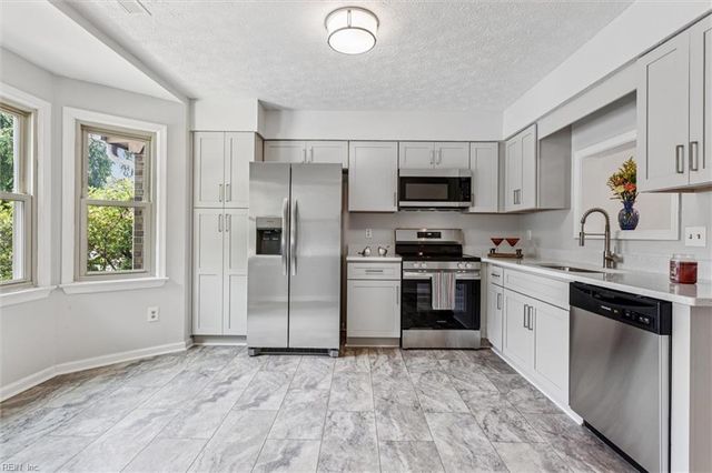 81 Dawn LN, Hampton, VA 23666