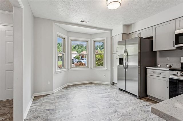 81 Dawn LN, Hampton, VA 23666