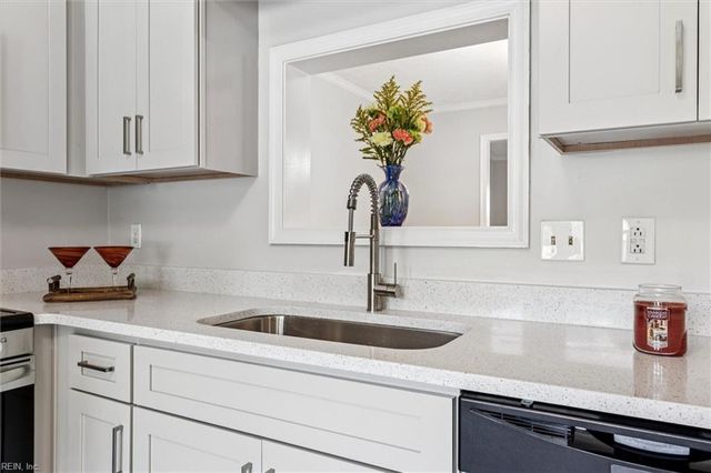 81 Dawn LN, Hampton, VA 23666