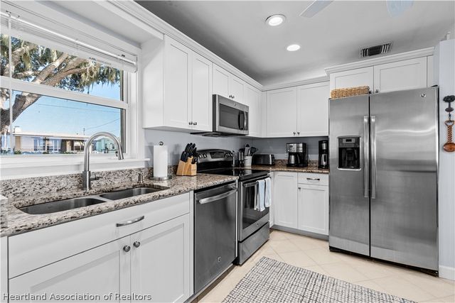 36 Twin Lakes Road, Lake Placid, FL 33852