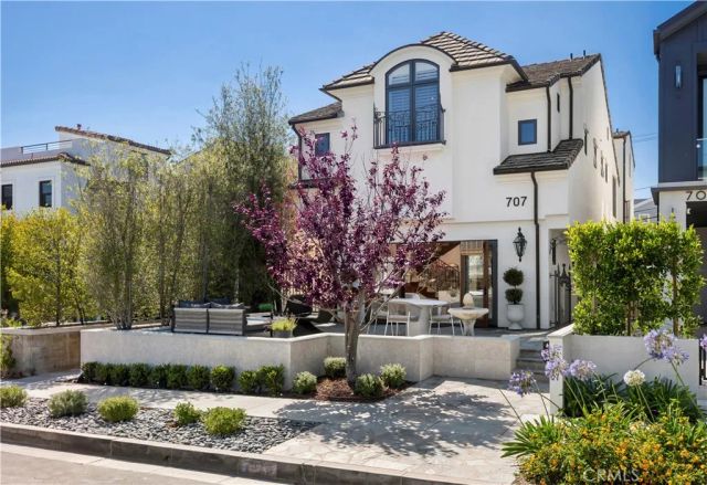 707 Larkspur Avenue, Corona Del Mar, CA 92625