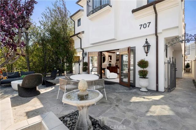 707 Larkspur Avenue, Corona Del Mar, CA 92625