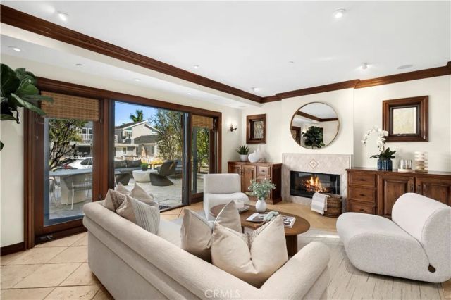 707 Larkspur Avenue, Corona Del Mar, CA 92625