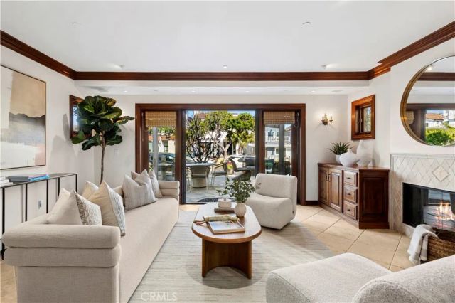 707 Larkspur Avenue, Corona Del Mar, CA 92625
